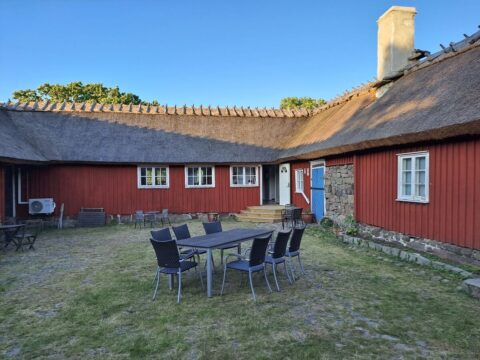 Apelviksgården B&B / Hostel