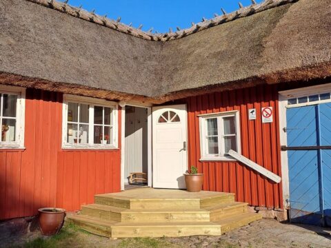 Apelviksgården B&B / Hostel